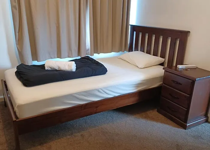 Homestay Family Room, Near The City Center